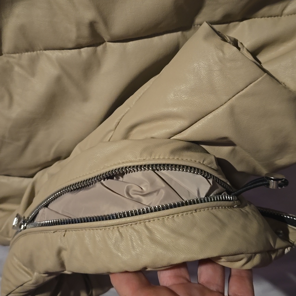 Tan Puffer Vest Steve Madden Like New Vegan leather - Picture 6 of 8